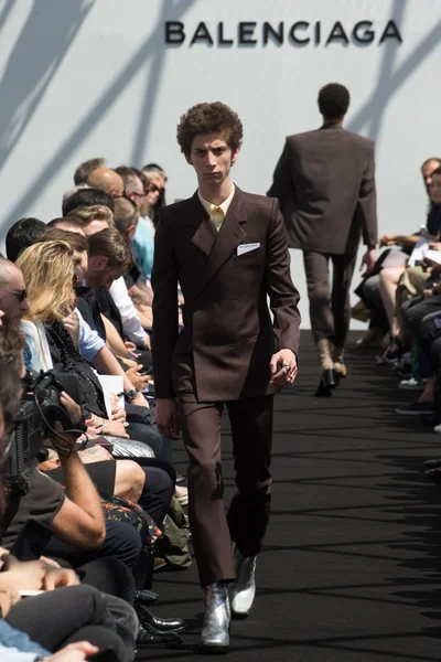 Look 12